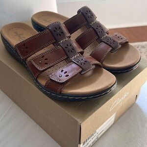 NIB Clarks Leisa Women’s Sandals, 8.5. Med width, Spring Brown